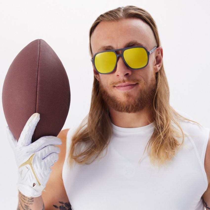 49ers Triumph in NFL Divisional Round: Celebrating with Zenni x Kittle Glasses