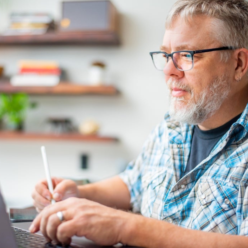 Match Your Reading Glasses to Your Unique Style