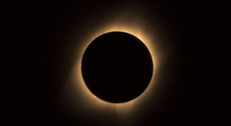 Understanding the Celestial Dance: Solar Eclipse vs. Lunar Eclipse