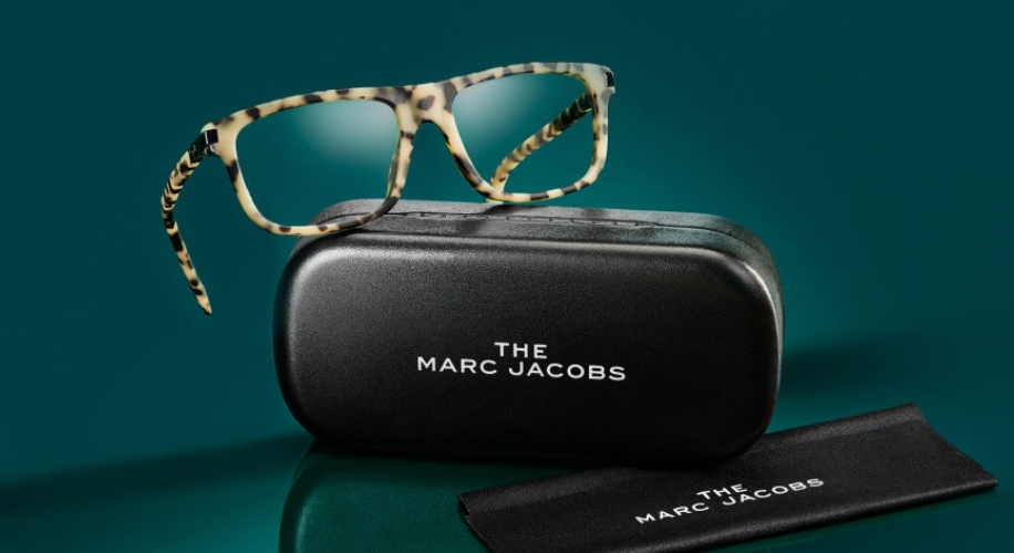 Tortoiseshell eyeglasses with black case and cleaning cloth, text: THE MARC JACOBS on both case and cloth.