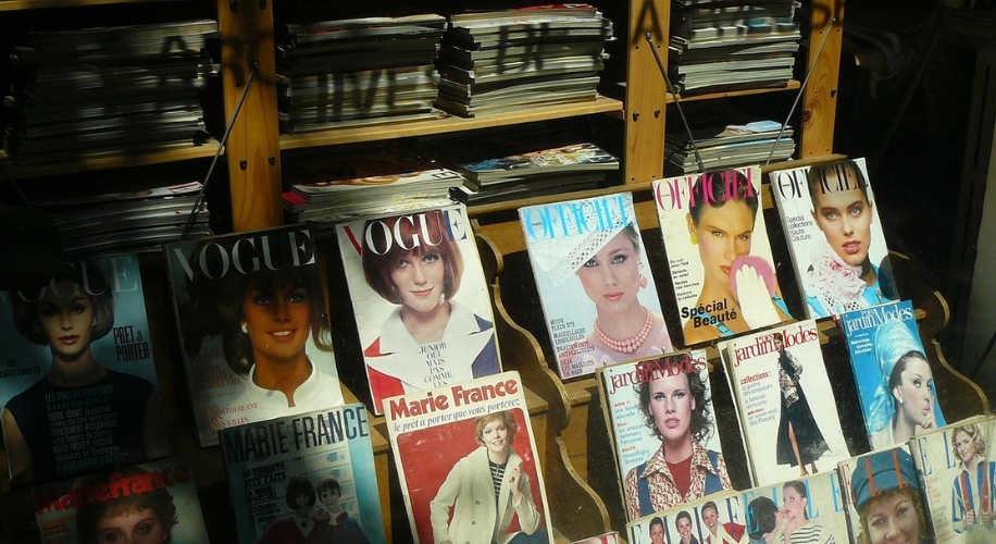 Fashion magazines on display, featuring titles such as VOGUE, Marie France, L&#039;Officiel, Jardin des Modes, and ELLE.