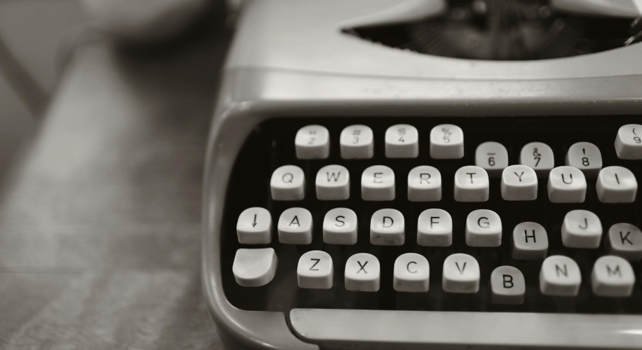 Close up photo of gray typewriter