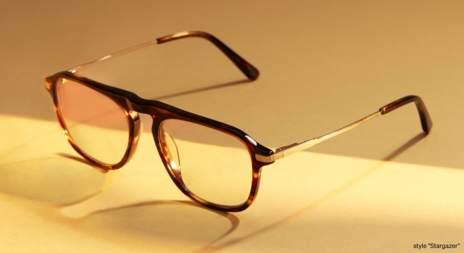 Tortoiseshell glasses with gold arms, style &quot;Stargazer&quot;.