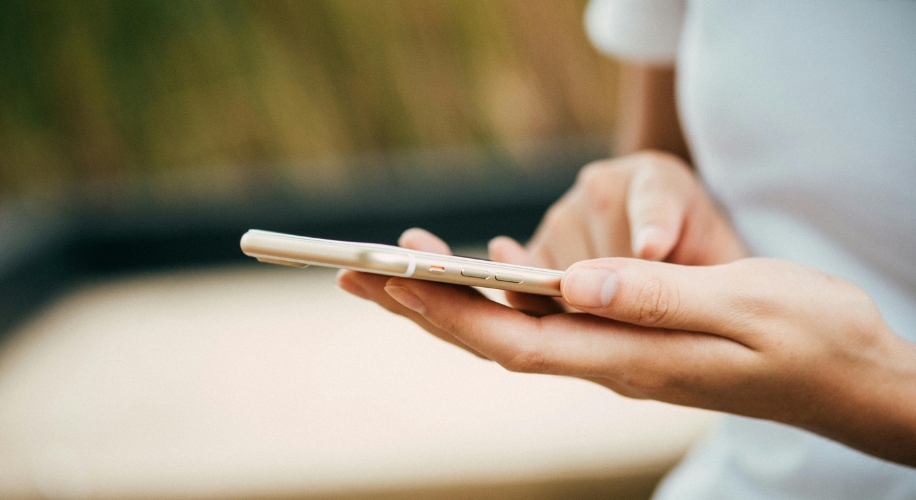 Person holding a gold smartphone.